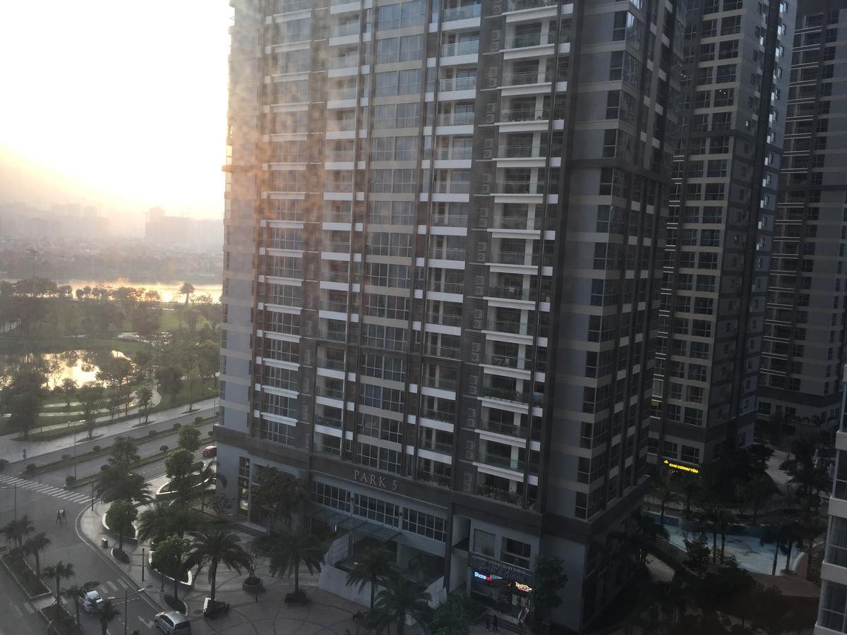 Apartment Vinhomes Park - Stylish And High Class Service - 10 Stars Ho Chi Minh City